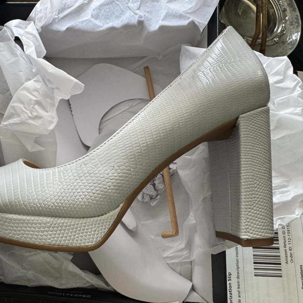 Naturalizer White Textured Block Heel Shoes Light Grey 9.5